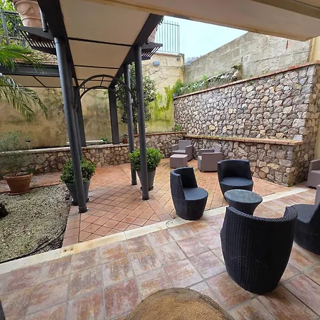 Ibiscus By Holidays Apartment